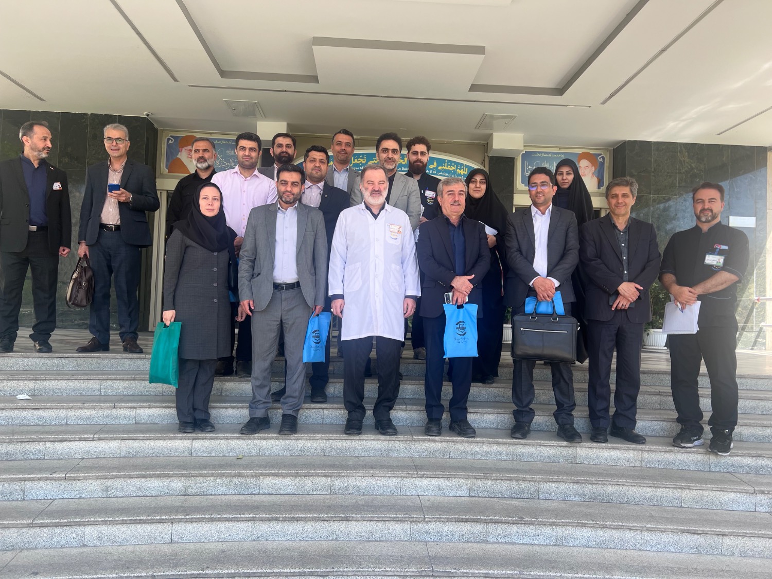 بازدید اساتید و مدیران دانشگاه علوم پزشکی ایران از اورژانس شیمیایی بیمارستان بقیه‌الله(عج)